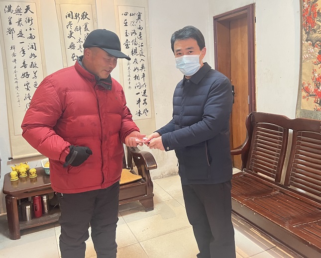 走訪慰問(wèn)困難黨員